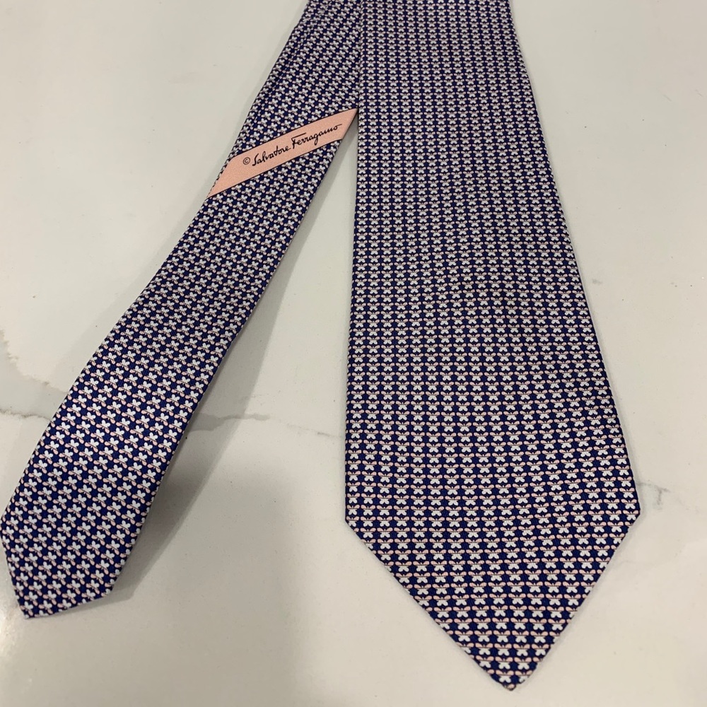 💯 Authentic Salvatore Ferragamo tie 🔥